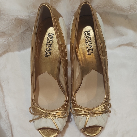 NWOT Michael Kors Elegant Gold and Cream Heels - Picture 5 of 6